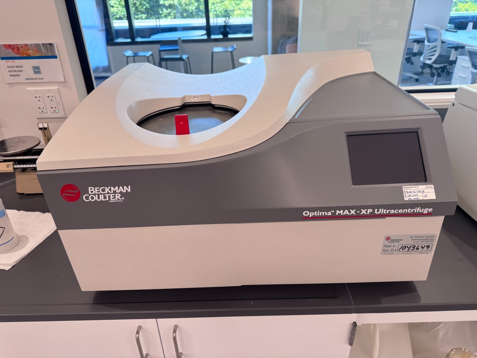 Beckman Coulter Optima MAX-XP Benchtop Ultracentrifuge with 3x bucket sets